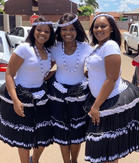 Beautiful Bridesmaids In Black and White Tsonga Xibelani Skirts and Beaded Accessories Tsonga Traditional Attire, Black Tie Wedding Guest Attire, Tsonga Traditional Dresses, Bridesmaids In Black, Pedi Traditional Attire, South African Clothes, Wedding Seasons, South African Traditional Dresses, African Traditional Wear