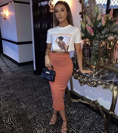 Bodycon Skirt Outfit Casual, Orange Skirt Outfit, Bodycon Skirt Outfit, Skirt Outfit Casual, Rok Outfit, Midaxi Skirt, Bag Outfit, Orange Skirt, Elegante Casual