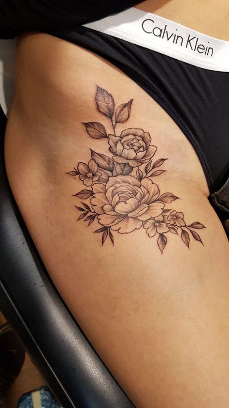 Hip Rose Tattoos Women, Hip Bone Tattoos Women, Tattoo On Hip Bone, Floral Hip Tattoo, Cute Halloween Tattoos, Delicate Tattoos For Women, Hip Tattoo Designs, Side Thigh Tattoos, Tattoo Artist Tattoo