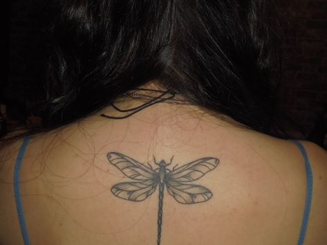 Mid Upper Back Tattoo, Back Tattoo Reference, Dragon Fly Back Tattoo, Dragonfly Back Tattoo, Luna Moth Tattoo, Aesthetic Tattoo Ideas, Unique Tattoo Ideas, 20 Aesthetic, Sharpie Tattoos