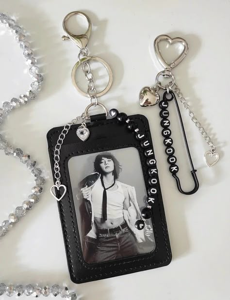 Jungkook Accessories, Mochila Kpop, Kpop Items, Photo Keyrings, Photocard Holder, Kpop Diy, Small Business Packaging Ideas, Keychain Ideas, Gift Inspo