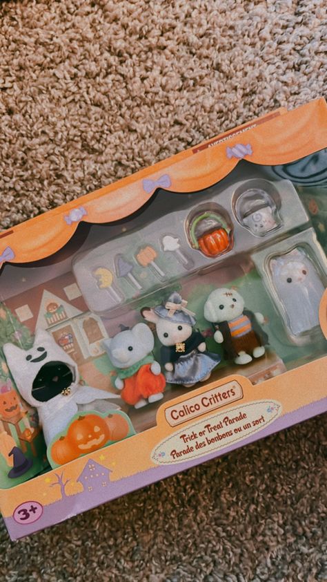 trick or treat parade spooky halloween sylvanian families cute collectibles trinket spooky basket for her Halloween Sylvanian Families, Spooky Basket For Her, Calico Critters Halloween, Halloween Trinkets, Spooky Basket, Critters 3, Calico Critters Families, Hallowen Ideas, Sylvanian Family