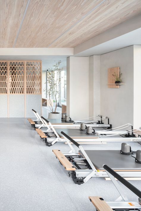 Gallery of Core Kensington Pilates Studio / Studio Wolter Navarro Pilates Studio Flooring, Home Pilates Studio, Pilates Yoga Studio, Studio Pilates, Pilates Reformer Exercises, Yoga Studio Design, Pilates Gym, Reformer Pilates, Gym Room At Home