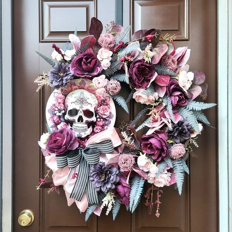 Well, look at what just popped into my shop today!!👀 If you're new to my page...let me tell you that I have a slight obsession with pretty skulls. So this was super fun to create with The Floral Boss Collective. If you're looking to have some design fun ...join us. If you're looking to take your business to another level...join us. If you're looking for a community of...no, family of phenomenal boss women...then you really should join us. Or, if you're simply in love with this wreath...c... Pastel Halloween Wreath, Halloween Wedding Decor, Pink Halloween Decor, Spooky Ideas, Spooky Chic, Skull Wreath, No Family, Gothic Elegance, Halloween Party Dinner