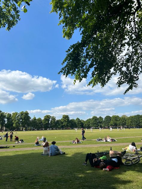 people watching <3 People In Park, People In Public, Freudian Slip, Ib Art, Richmond Park, Lots Of People, People Watching, Public Park, Year Plan