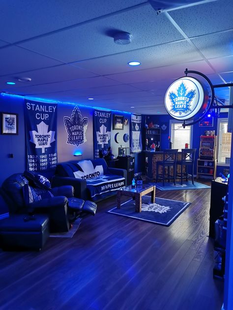 Bedroom Inspirations Black Furniture, Bedroom Inspirations Black, Toronto Maple Leafs Wallpaper, Hockey Man Cave, Hockey Bedroom, Hippie Bedroom Decor, Sports Man Cave, Man Cave Bedroom, Man Cave Shed