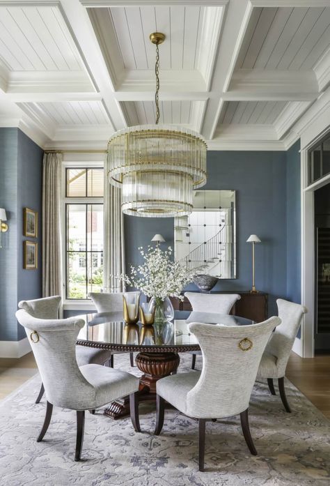 Blue Dining Room, French Country Dining Room, Transitional Dining Room, Farmhouse French Country, Dining Room Blue, Country Dining Rooms, French Country Dining, Modern Farmhouse Design, Elegant Dining Room