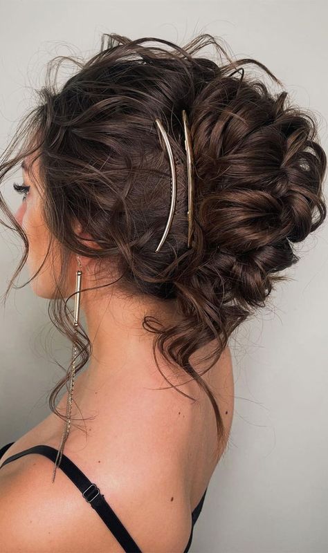 Romantic Loose Updo, Wild Updo Hairstyles, Wavy Updo Wedding, Unique Wedding Updos, Goddess Updo Hairstyles, Shaggy Updo, Matric Farewell Hairstyles, Boho Updo Wedding, Updo 2022