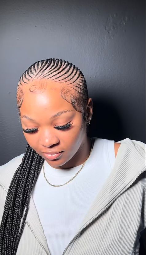 Small Cornrows Braids Straight Back, Small Lines Hairstyle, Small Lines Cornrows With Natural Hair, Straightback Cornrows Braids, Big Cornrows Hairstyles, Straight Up Hairstyles, Small Feed In Braids, Straight Up, Styling Braids