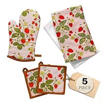 Cute Kitchen Towels, Strawberry Kitchen Decor, Kitchen Mittens, Strawberry Dishes, Kitchen Unique, Clean Countertops, Strawberry Kitchen, Comfortable Kitchen, Decorative Set