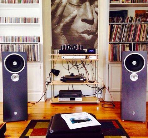 Love this set up ... Hifi Room, Audiophile Room, Floor Speakers, Audiophile Listening Room, Record Room, Sound Room, Home Setup, Multi Room Audio, Turn Table Vinyl