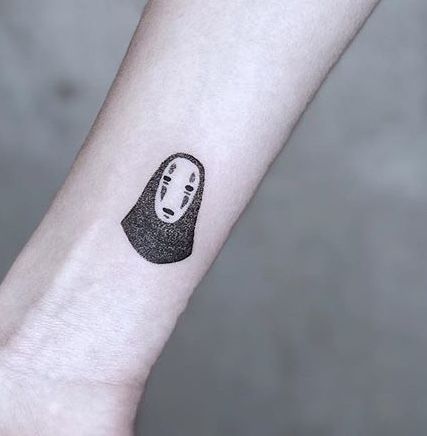 Small No Face Tattoo, No Face Tattoo Design, No Face Tattoo, Inspo Tattoo, Face Tats, Traditional Tattoo Design, Face Tattoos, Spine Tattoos, Small Tattoo Designs