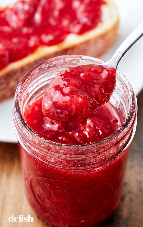 Once you make homemade Strawberry Jam, you'll never go back to store-bought. Get the recipe at Delish.com. #recipe #easy #easyrecipes #delish #preserves #strawberry #berries #fruit #strawberries #jam #breakfast #homemade Report Covers, Project Report, Strawberry Jam Recipe, Jam Recipes Homemade, Homemade Strawberry Jam, Dessert Aux Fruits, Jam And Jelly, Manufacturing Plant, Vegetable Drinks