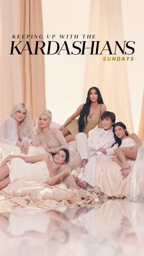 Keeping Up With The Kardashians Poster, Kardashians Photoshoot, Kardashian Family Photo, Family Generation Photography, Kylie Jenner Album, Kim Khloe Kourtney, Kim Kardashian Wedding, Kylie Jenner Photoshoot, Kardashian Beauty