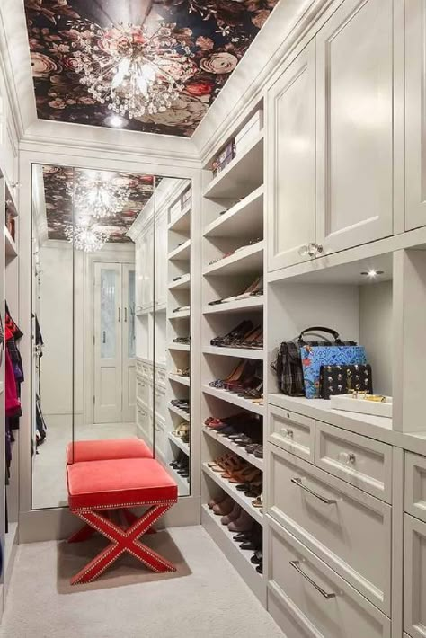 Add a pretty pop of color or pattern in an unexpected small space in your home like these closet wallpaper ideas. Darker Ceiling, Wallpaper Transitional, Closet Chandelier, Transitional Closet, Closet Wallpaper, Watercolor Rug, Dream Closet Design, Ceiling Wallpaper, Closet Colors