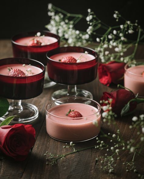 Posset Recipe, Strawberry Pudding, Homemade Custard, Strawberry Season, Strawberry Slice, Mousse Recipes, Strawberry Puree, Pudding Desserts, Scrumptious Desserts