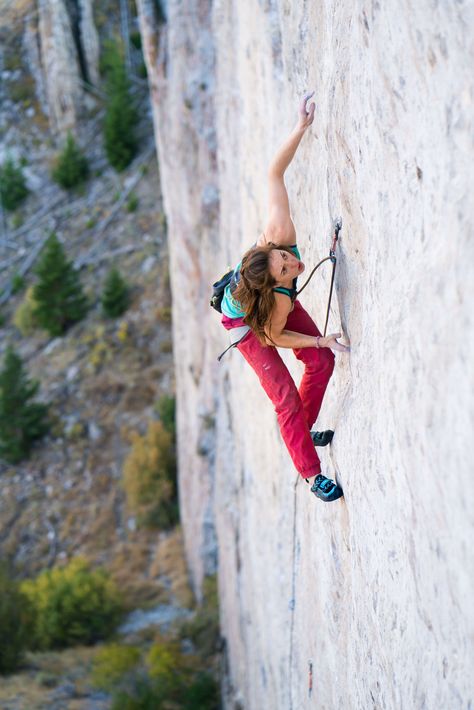 Paige Claassen: How I Trained for Algorithm 5.14d - Training for Rock Climbing Climbing Magazine, Rock Climbing Women, Rock Climbing Training, Climbing Training, Muscle Memory, Climbing Gear, Body And Mind, Rock Climbing, The Brain