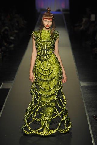 Jean Paul Gaultier Fall 2008 Couture Fashion Show - Georgina Stojilkovic Style Vert, Jean Paul Gaultier Haute Couture, Cage Dress, Music Project, Paul Gaultier Spring, Collection Couture, Futuristic Fashion, Couture Runway, Gorgeous Gowns