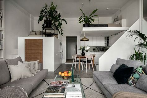 How a Mirror and Monochromatic Colors Open Up a Small Space - Decoholic Small Flat Design, Scandinavian Loft Interior, Loft Apartment Decorating Ideas, Ikea Kallax Bookshelf, Loft Interior Design Ideas, Loft Apartment Decor, Loft Apartment Aesthetic, Loft Apartment Ideas, Studio Loft Apartments