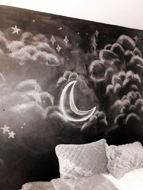 Bedroom Chalk Wall, Chalk Wall Aesthetic, Chalk Wall Mural Ideas, Cute Chalk Wall Ideas, Aesthetic Chalkboard Ideas, Chalkboard Art Aesthetic, Chalkboard Wall Bedroom Ideas, Chalkboard Wall Art Bedroom, Cool Chalkboard Art