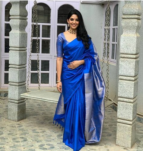 Silks of India on Instagram: “Follow @silksofindia For silk Saree inspirations and collections. Pc: @nyla_usha DM for credits/promotions . . #silksofindia #kanjeevaram…” Nyla Usha, भारतीय दुल्हन संबंधी, Blue Sari, Kerala Saree Blouse Designs, Keep Me Stylish, Saree Blouse Styles, Sari Design, Indian Sari Dress, Saree Blouse Neck Designs