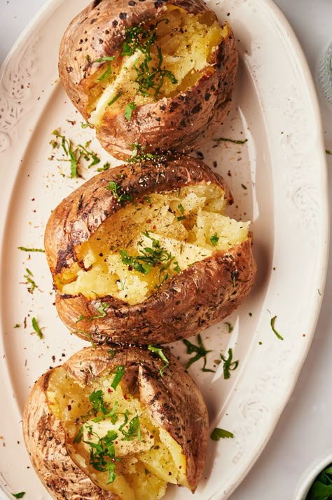 Crispy Jacket Potato, Healthy Jacket Potato, Airfryer Jacket Potato, Loaded Jacket Potato, Jacket Potatoes Fillings, Jacket Potato In Air Fryer, Air Fryer Jacket Potatoes, Potato Air Fryer Recipes, Filled Potatoes