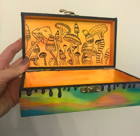 Small Box Painting Ideas, Paint Box Ideas, Drawer Painting Ideas Aesthetic, Trippy Box Painting Ideas, Painted Box Ideas Aesthetic, Stash Box Painting Ideas, Painted Box Ideas, Wooden Box Painting Ideas, Box Painting Ideas