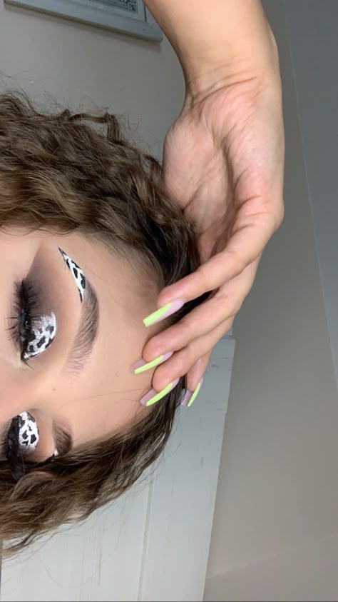 Best Makeup Looks, Maquillage Yeux Cut Crease, Face Art Makeup, Rave Makeup, Eye Makeup Pictures, Unique Makeup, Dope Makeup, Colorful Eye Makeup, Makeup Eye Looks