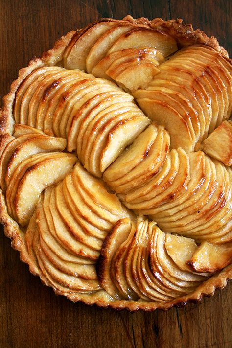 French Apple and Cinnamon Tart Autumn Rainbow, French Apple Tart, Focaccia Dolce, Apple And Cinnamon, Autumnal Equinox, Tart Dessert, Apple Tart, Sweet Pie, Rainbow Colours