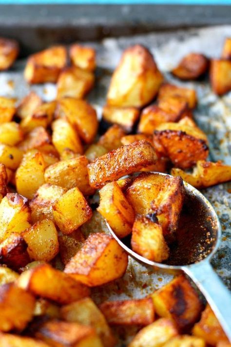 Seasoning For Potatoes, Potato Seasoning, Seasoned Roasted Potatoes, Roasted Potato, Seasoned Potatoes, Potato Dishes, Idee Pasto Sano, Perfect Side Dish, Roasted Potatoes