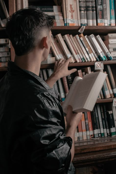 #library #booktumblr #fototumblr #tumblr #boy #boytumblr #pic #pictumblr Library Photoshoot, Library Photography, Book Mood Board, Man Reading, Book Mood, Photography Men, People Reading, Smart Men, Books Library