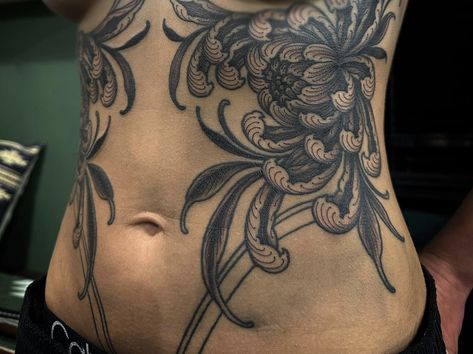 Large Torso Tattoo, Muffin Top Tattoos, Hip And Stomach Tattoos Women, Flattering Stomach Tattoo, Side Rib Cage Tattoo, Ornamental Belly Tattoo, Rib Tattoo Big, Symmetrical Back Tattoo For Women, Symetric Tattoo Stomach