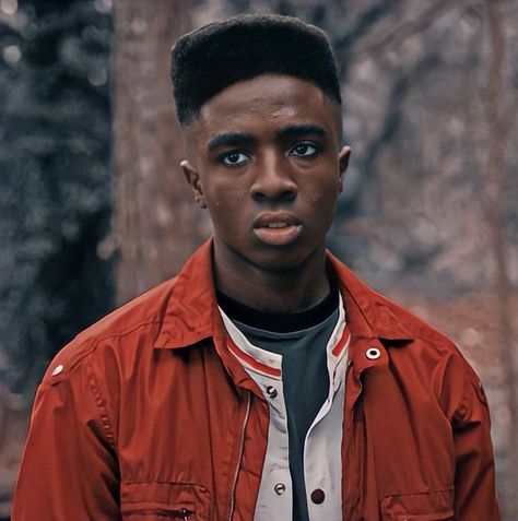 Lucas Sinclair Stranger Things, Lucas Sinclair, Caleb Mclaughlin, Lucas Stranger Things, Hawkins Indiana, Stranger Things Season 4, Maroon Jacket, Stranger Things Mike, Stranger Things Season 3