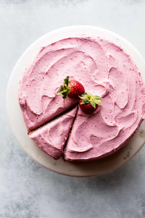 How to make homemade strawberry cake with strawberry frosting completely from scratch. No more boxed cake mix or artificial flavor with this perfect recipe! Homemade Strawberry Cake, Sally's Baking, Strawberry Frosting, Torte Cupcake, Box Cake Mix, Dried Strawberries, Strawberry Cakes, Savoury Cake, Strawberry Cake