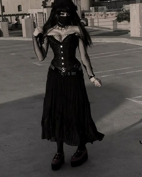 Evil Witch Costume, Trad Goth Outfits, Goth Outfit Inspo, Traditional Goth, Gothic Halloween Costumes, Goth Prom, Goth Outfit Ideas, Gothic Costume, Evil Witch