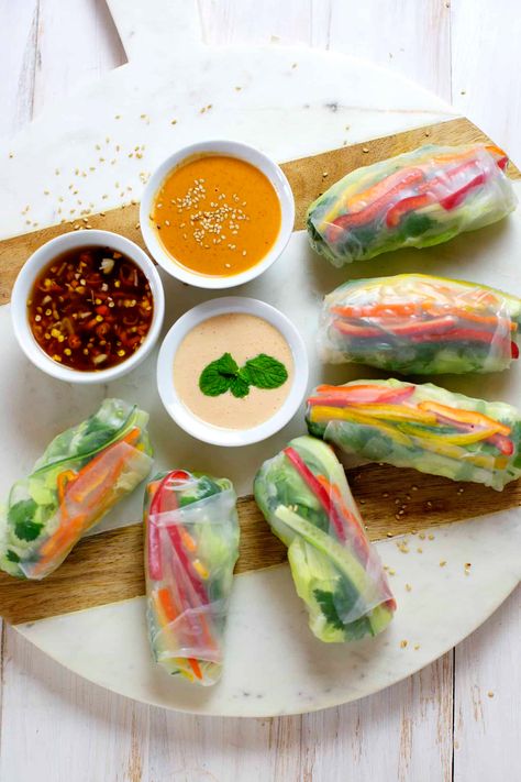 Easy Spring Rolls, Eating Raw Vegetables, Spring Roll Sauce, Quiche Vegan, Yum Sauce, Chicken Spring Rolls, Spring Roll Wrappers, Fresh Spring Rolls, Spicy Peanut Sauce