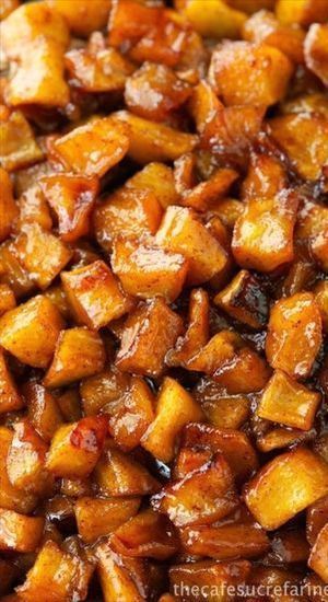 Caramelized Apples, Caramelised Apples, Butterscotch Pudding, Waffle Toppings, Living In London, Fruit Desserts, Fruit Recipes, Apple Recipes, Caramel Apples