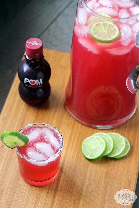 Best Party Drinks, Pomegranate Drinks Cocktails, Pomegranate Margarita Recipe, Pitcher Recipes, Pomegranate Margaritas, Cocktails For A Crowd, Margarita Pitcher, Pomegranate Drinks, Pom Juice