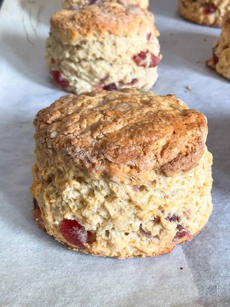 Old-Fashioned Cherry Scones - Traditional Plant-Based Cooking Cherry Scones Recipe, Christmas Scones, Fruit Scones Recipe, Mini Scones, Easy Homemade Biscuits, Cherry Scones, Janes Patisserie, Scone Recipes, Fruit Scones