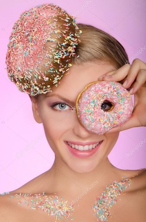 Candy Photoshoot, Candy Makeup, High Fashion Makeup, Creative Photoshoot Ideas, Candy Girl, Beauty Shoot, Beauty Shots, Crazy Hair Days, Editorial Makeup