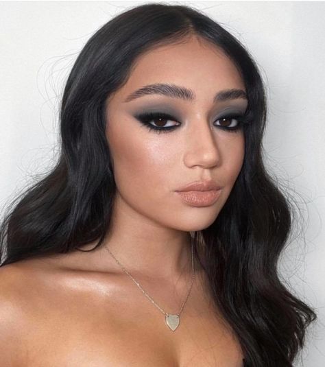 Grey Makeup Looks, Makeup Looks Inspiration, Makeup Looks To Recreate, Looks To Recreate, Gray Eyeliner, Gray Makeup, New Makeup Products, Dark Makeup Looks, Grey Makeup