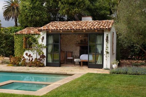 Small Mediterranean Homes, Mediterranean Cottage, House With A Pool, Small Pool Houses, Mediterranean Pool, House Mediterranean, Mediterranean Home Decor, Spanish Style Home, Spanish Style Homes