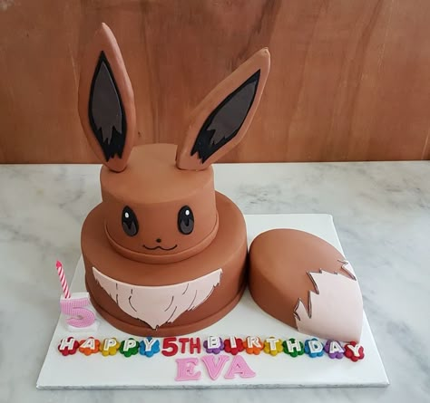 Pokemon Cake Evie, Eevee Cake Pokemon, Evie Cake Pokemon, Eevee Pokemon Cake, Eevee Cake Ideas, Eevee Birthday Cake, Eevee Birthday Party Ideas, Diy Pokemon Cake, Pokemon Sweets