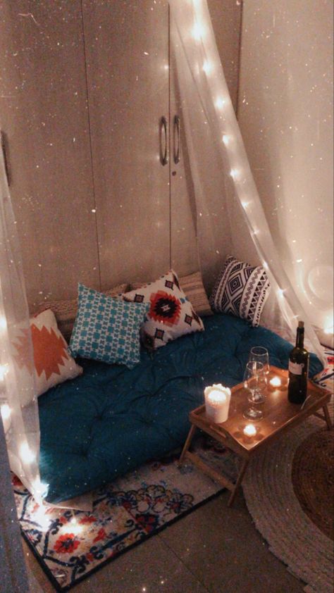 Balcony Date Night Ideas Romantic, Simple Birthday Dinner Ideas At Home, Balcony Date Night Ideas, Aesthetic Birthday Decor At Home, Date Night Decorations At Home, Date Night At Home Decor, Couple Date Ideas At Home, Room Date Night Ideas, Indoor Date Night Ideas Romantic