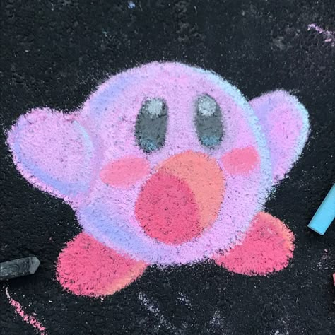 kirby Kirby Chalk Art, Chalk Art Cartoon Characters, Chalk Art Ideas On Paper, Kawaii Chalk Art, What To Draw With Chalk Easy, Realistic Chalk Art, Easy Chalk Ideas Sidewalk, Chalk Easy Drawings, Anime Chalk Art