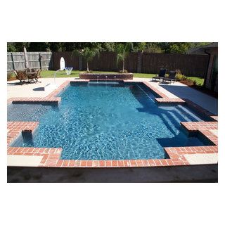 Red Brick Pool, Swimming Pool Diy, Brick Pool, Traditional Pool, Pool Diy, Diy Swimming Pool, Pool Coping, Pool Time, Pool Design