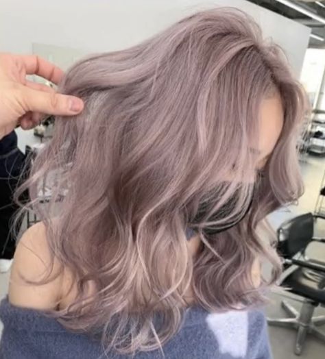 Lavender Tinted Hair, Light Ash Purple Hair, Pretty Outfits Korean Fashion, Ash Blonde Lavender Hair, Died Hairstyles Hair Dye Blonde, Light Purple Blonde Hair, Light Pink Purple Hair, Pink Beige Hair Color, Blonde Lilac Hair