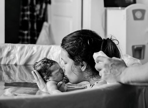 What Other Moms Don’t Tell You About Your Postpartum Body Raw Postpartum Photography, Homebirth Photography Water, Birth Photography Waterbirth, Home Birth Photography Water, Home Birth Decorations, Water Birth Aesthetic, Birth Moodboard, Home Birth Aesthetic, Birth Photography Homebirth