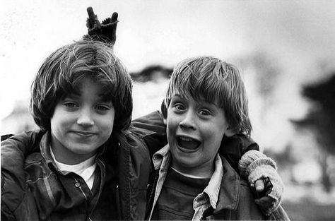 Elijah Wood  and  Macaulay Culkin George Peppard, Photos Rares, The Good Son, Macaulay Culkin, Steve Irwin, Rare Historical Photos, Anthony Kiedis, Elijah Wood, Anthony Perkins