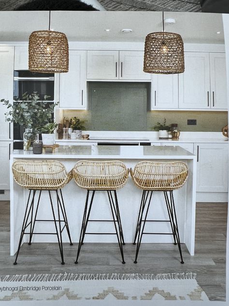 Pale Green Shaker Kitchen, White Stools Kitchen Island, Cute Kitchen With Island, Kitchen White Black Handles, White Bright Kitchen, White Rustic Kitchen Ideas, Add Colour To White Kitchen, White And Green Kitchen Ideas, Beach Boho Kitchen